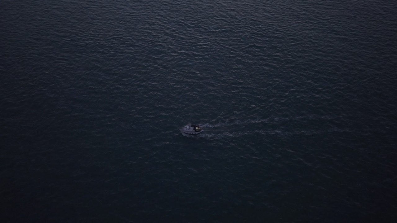 La tour Solidor illuminée au crépuscule, filmée par drone à Saint-Malo